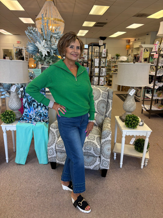 4960 Straight Crop W/EMB HTI