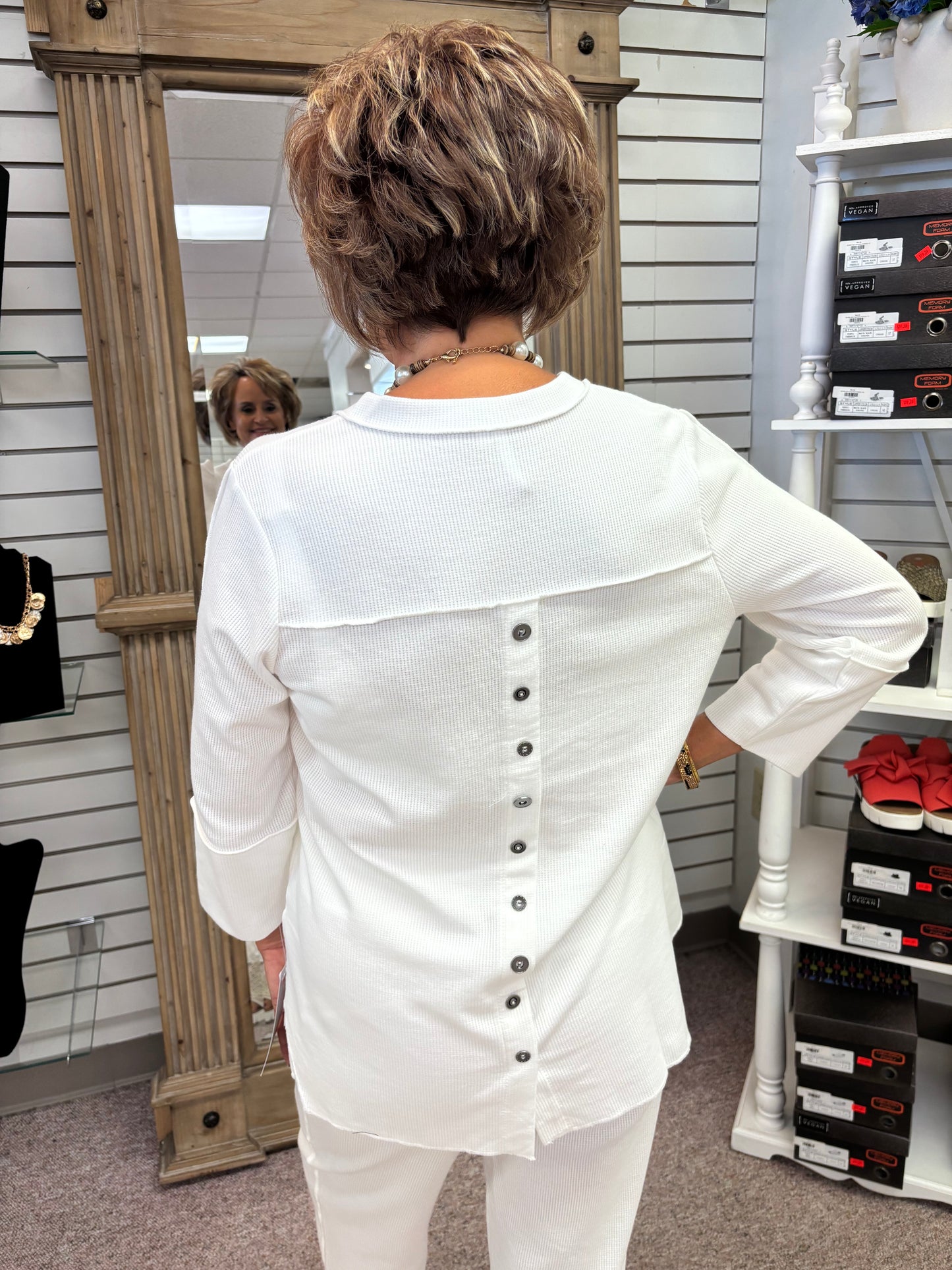 5015 CRM V-Neck Button Back LBC