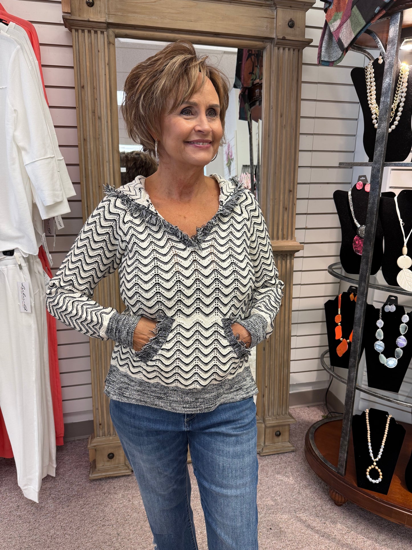 2276 Hooded Sweater Fringe HTI