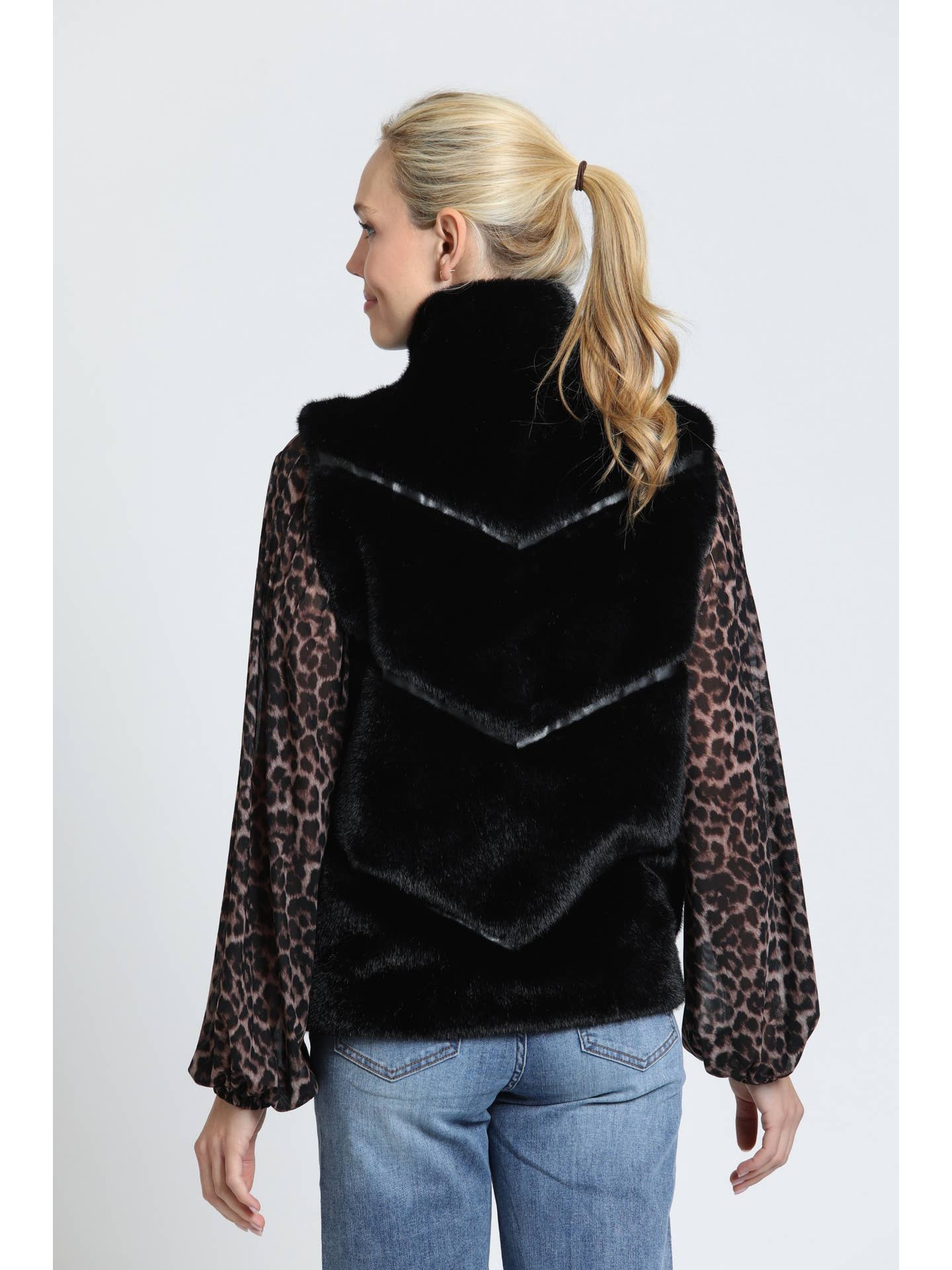 L140 Faux Fur Vest APN