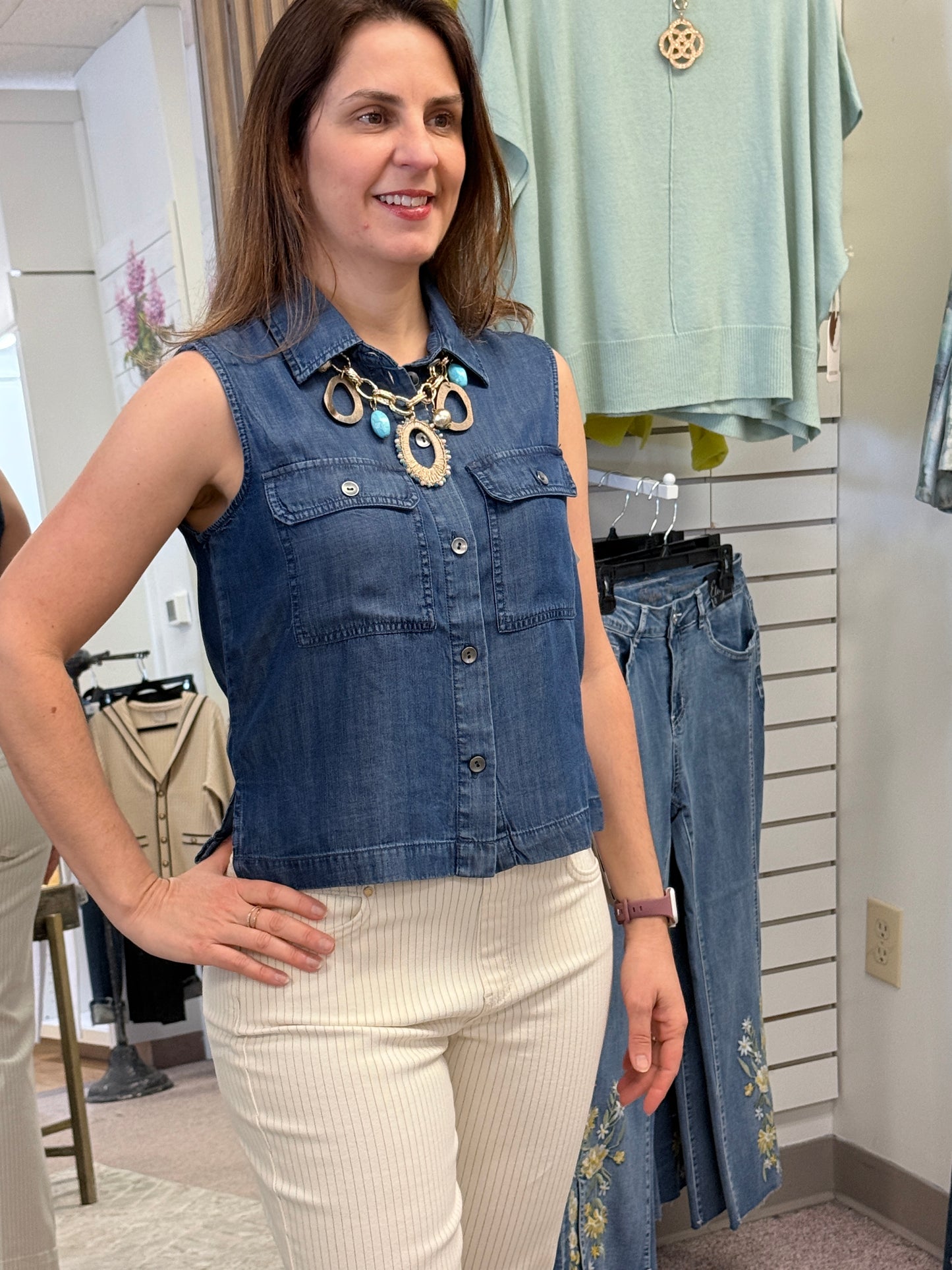 9Y47 Sleeveless Button Top LVP