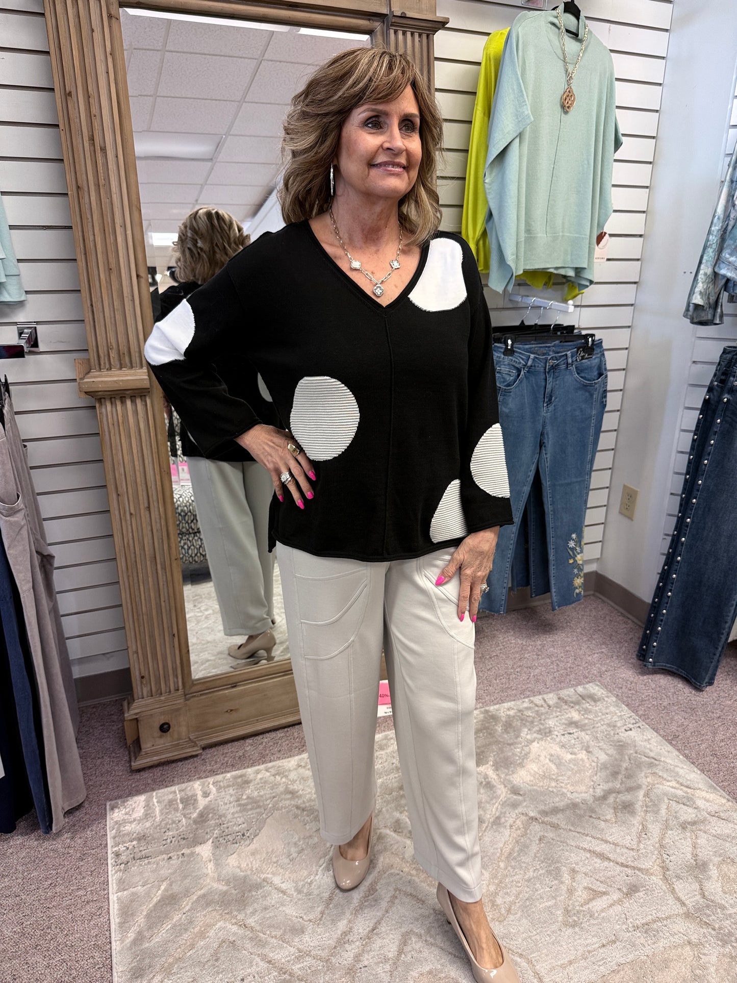 1719 Dot V Neck OLV