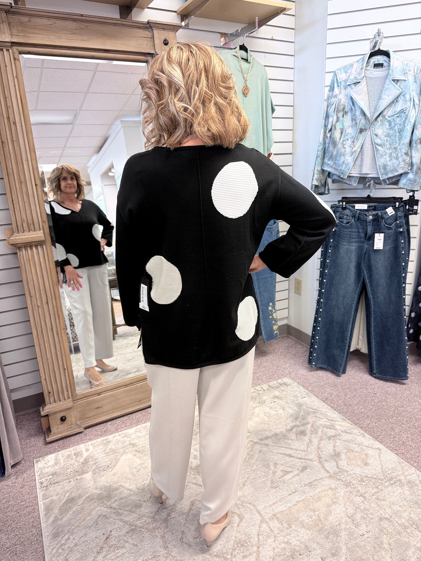 1719 Dot V Neck OLV