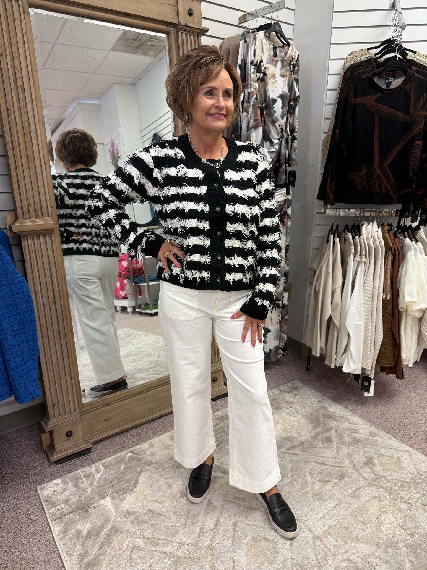 SR19 BLK/WHT Fringe Sweater LVP