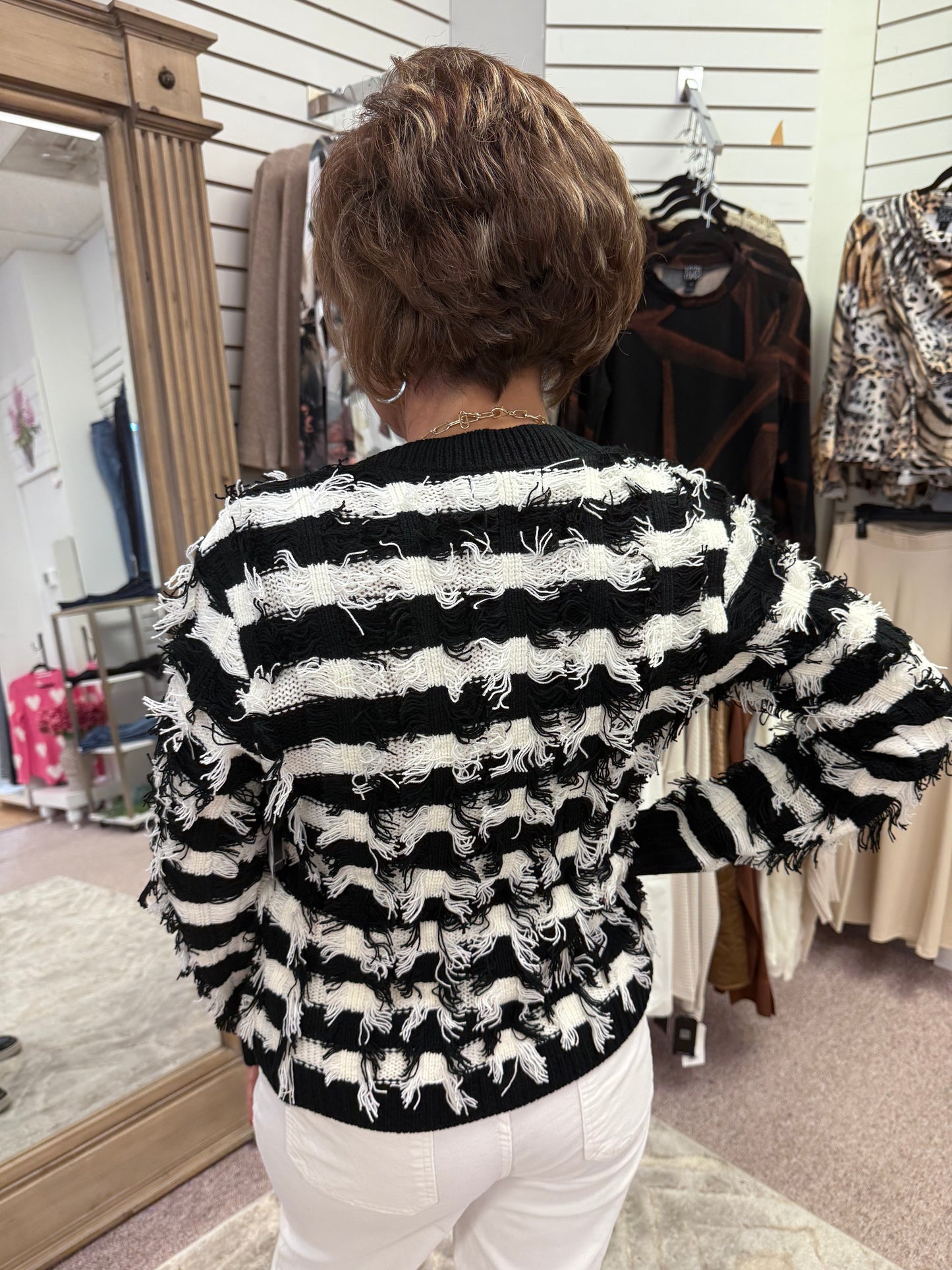 SR19 BLK/WHT Fringe Sweater LVP